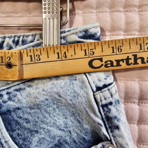 EUC LIKE NEW WHITEFOX LIGHT WASH HIGH RISE MOM JEANS SIZE XL - Picture 16 of 16